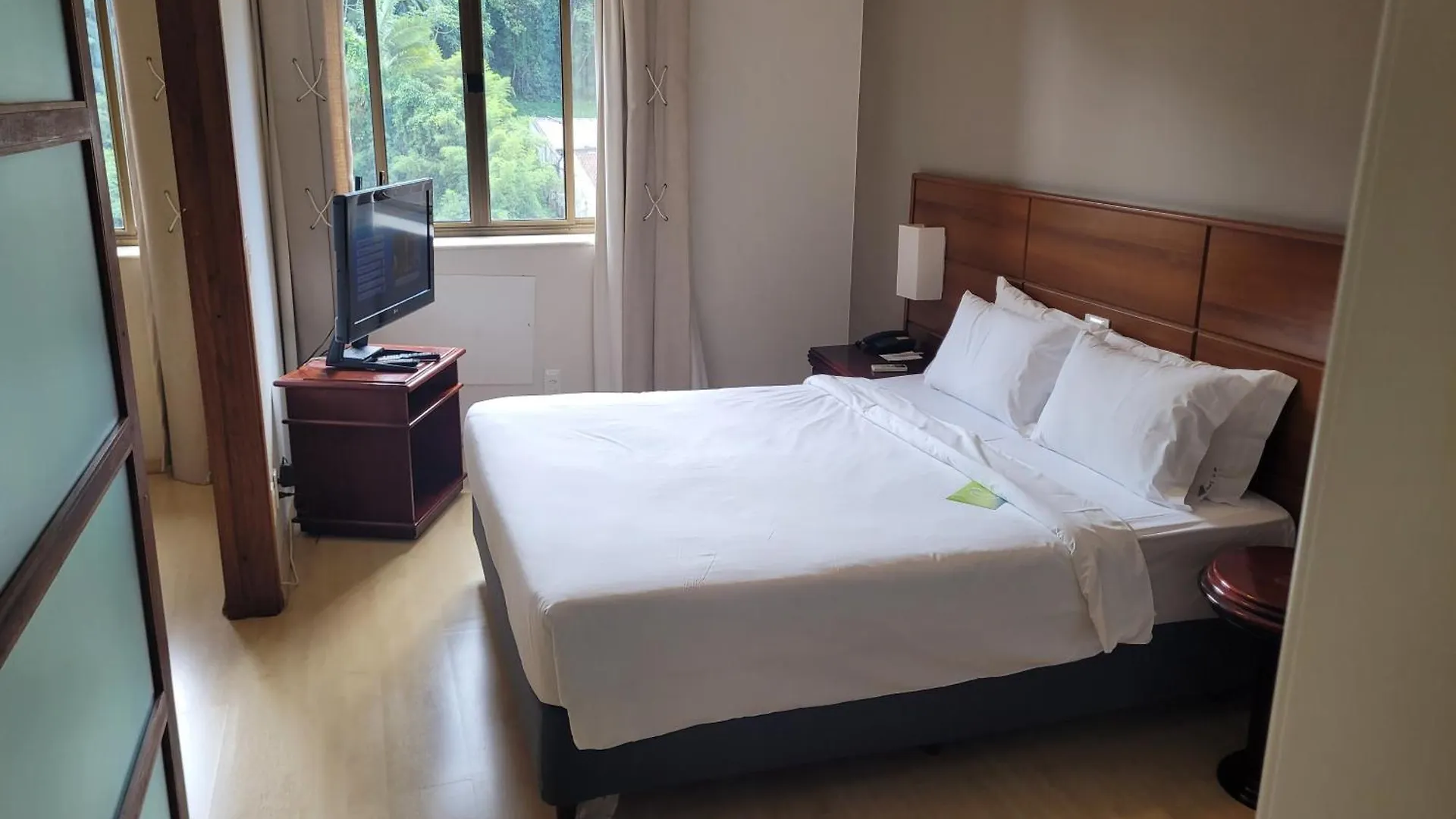 Contactos de Apartamento No Hotel Mercure